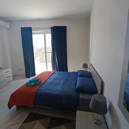 Blu-M Central Qormi 外观 照片