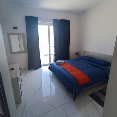 Blu-M Central Qormi 外观 照片