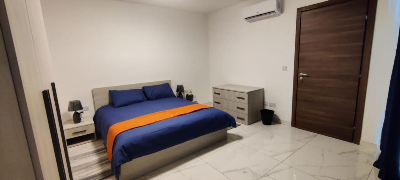 Blu-M Central Qormi 外观 照片