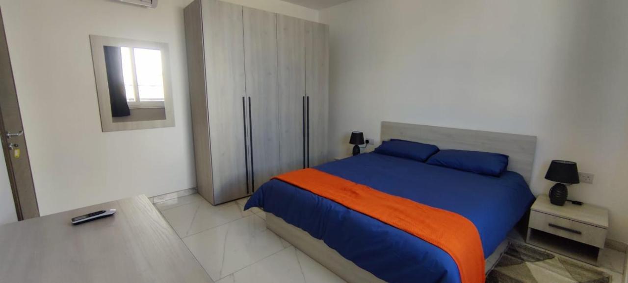 Blu-M Central Qormi 外观 照片