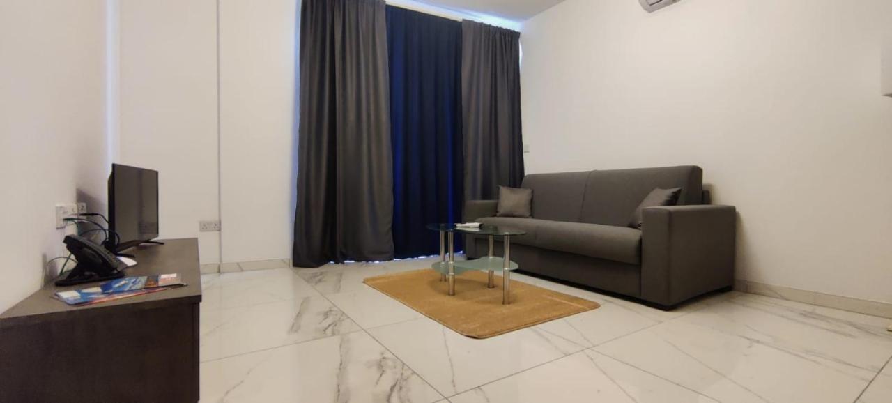 Blu-M Central Qormi 外观 照片