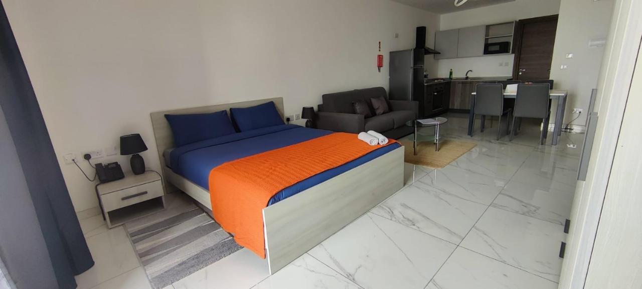 Blu-M Central Qormi 外观 照片