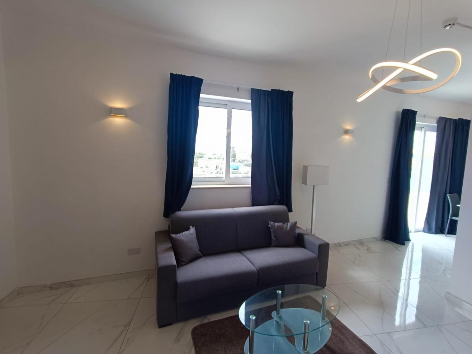 Blu-M Central Qormi 外观 照片